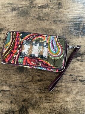 Vera Bradley Georgia Heirloom smart-phone RFID Wristlet Wallet-EUC